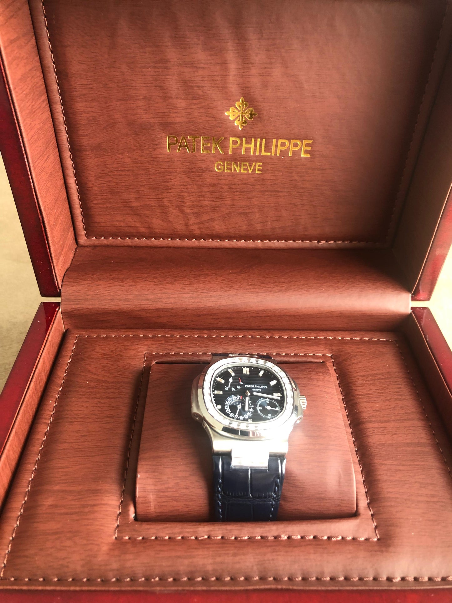 Patek Philippe Nautilus 5712/1R - تطابق ١٠٠٪ ماكينة سويسري باتيك فيليب نوتليس كلين قطعه واحده