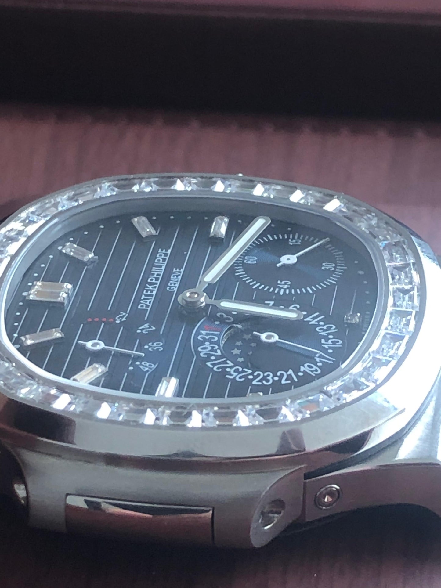 Patek Philippe Nautilus 5712/1R - تطابق ١٠٠٪ ماكينة سويسري باتيك فيليب نوتليس كلين قطعه واحده