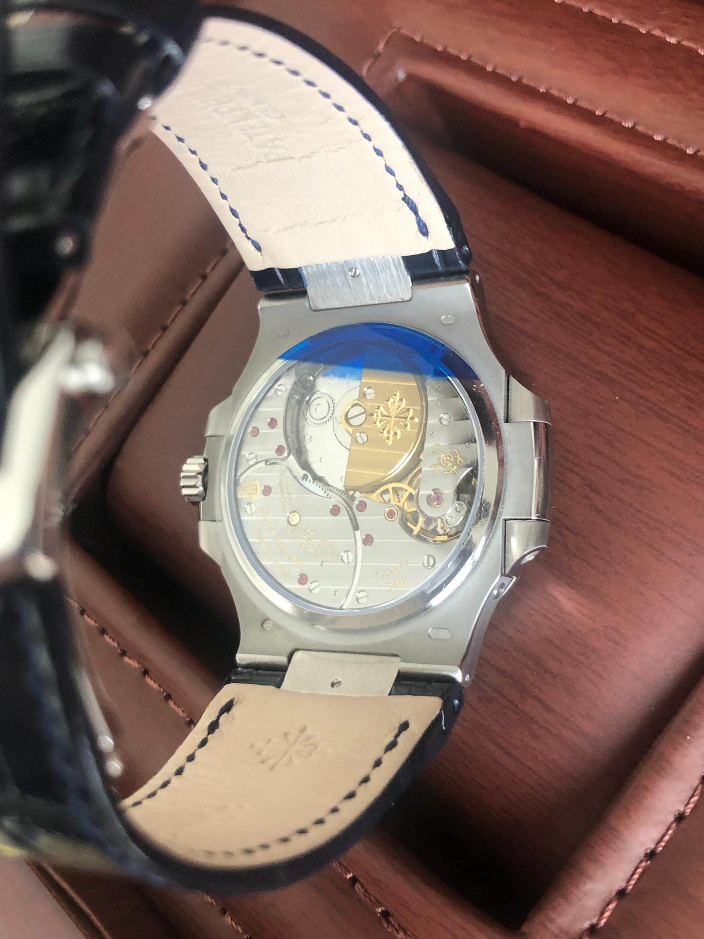 Patek Philippe Nautilus 5712/1R - تطابق ١٠٠٪ ماكينة سويسري باتيك فيليب نوتليس كلين قطعه واحده