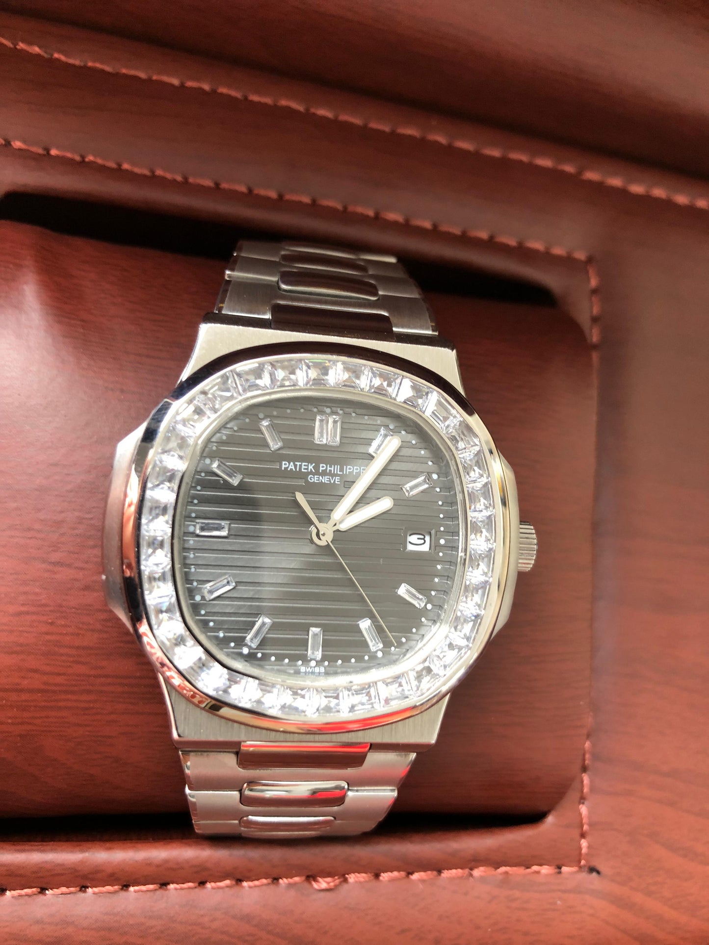 Patek Philippe Nautilus 5711/1A - تطابق ١٠٠٪ ماكينة سويسري باتيك فيليب نوتليس كلين قطعه واحده