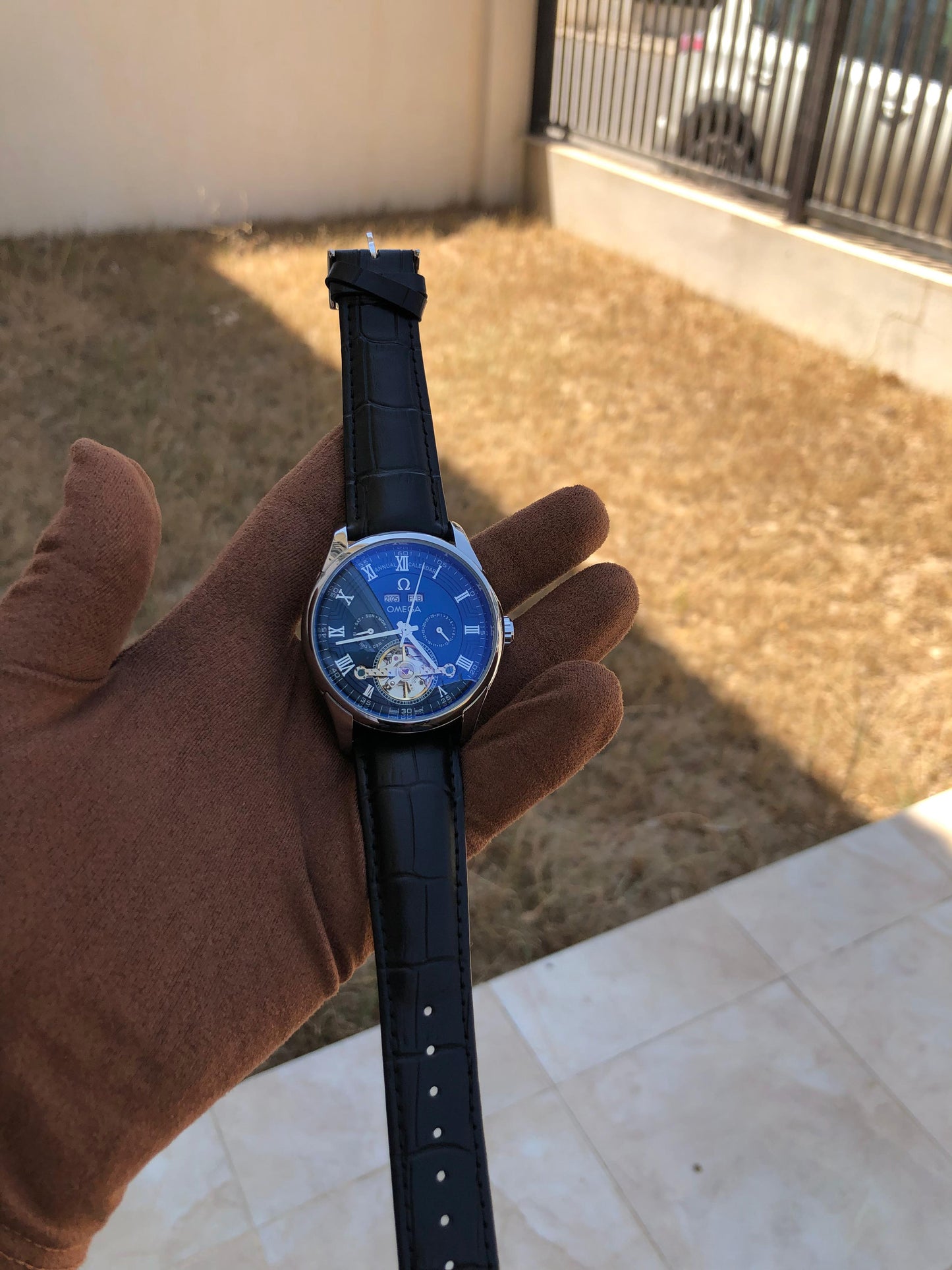 ساعه اوميغا مينا ازرق اوبن هارت مع تاريخ