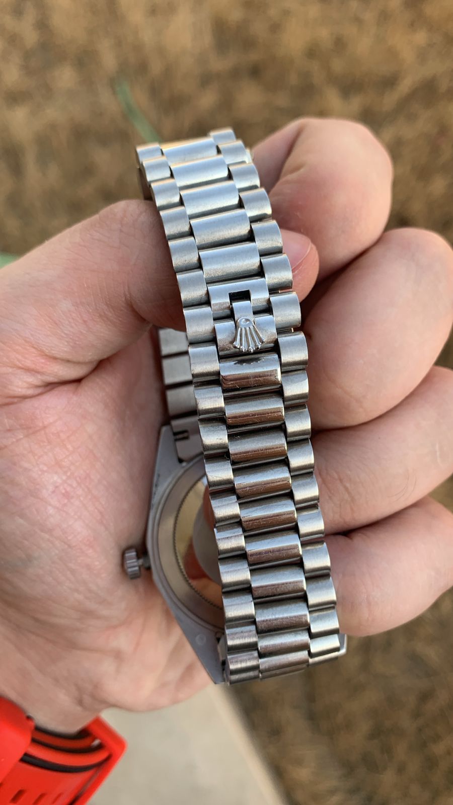 40 mm  السعر بالدينار الاردني 350 دينار -رولكس داي ديت تيفاني  - قطعة واحدة كلين تايتل