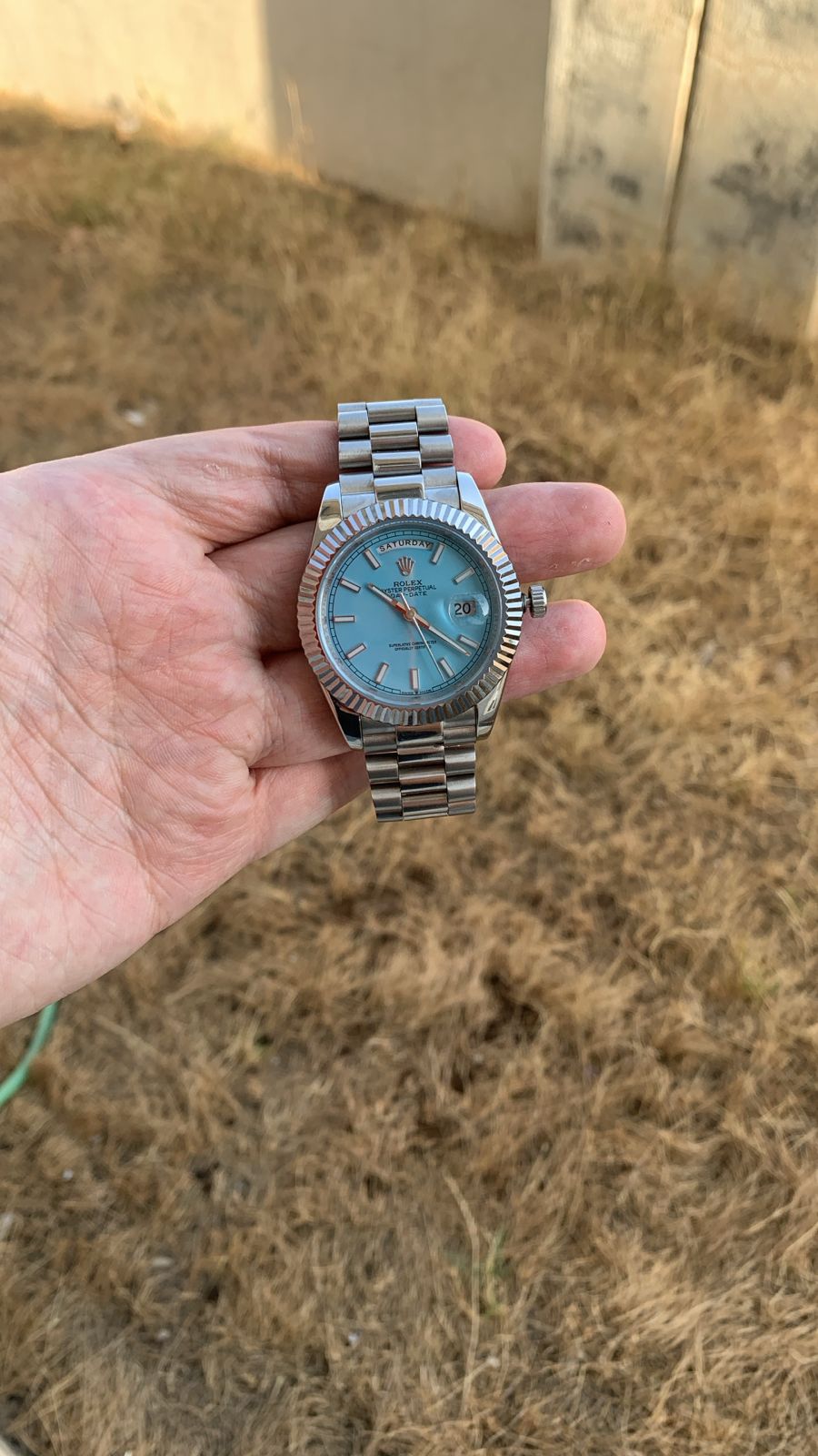 40 mm  السعر بالدينار الاردني 350 دينار -رولكس داي ديت تيفاني  - قطعة واحدة كلين تايتل