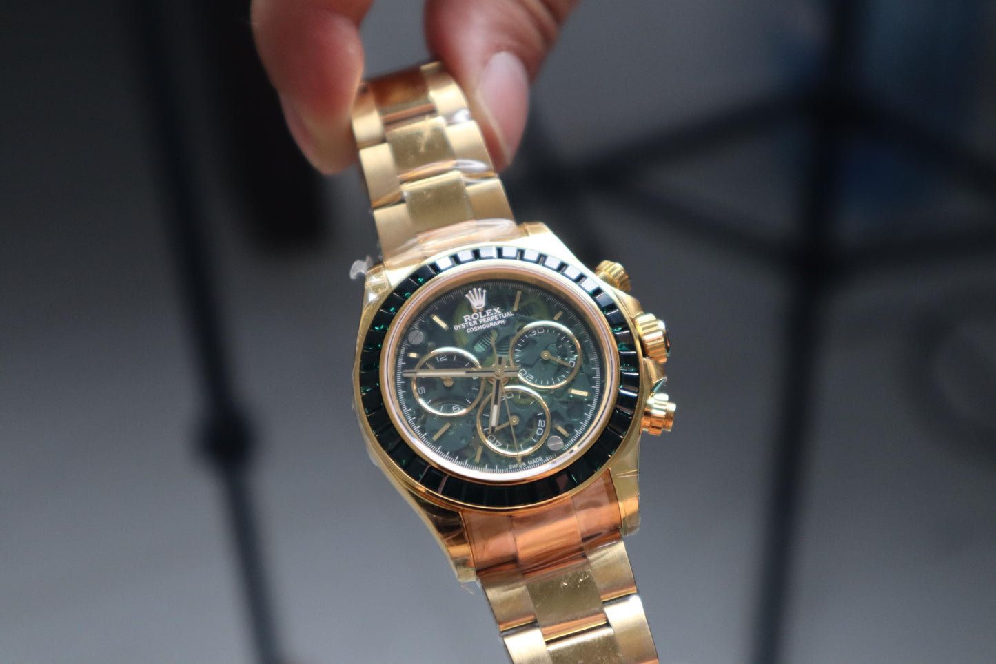 Rolex Daytona Green Ruby 40 mm -قطعة كلين طبق الأصل ماكيمة سويسري طبق الأصل متوفر حبة واحدة في كل العراق