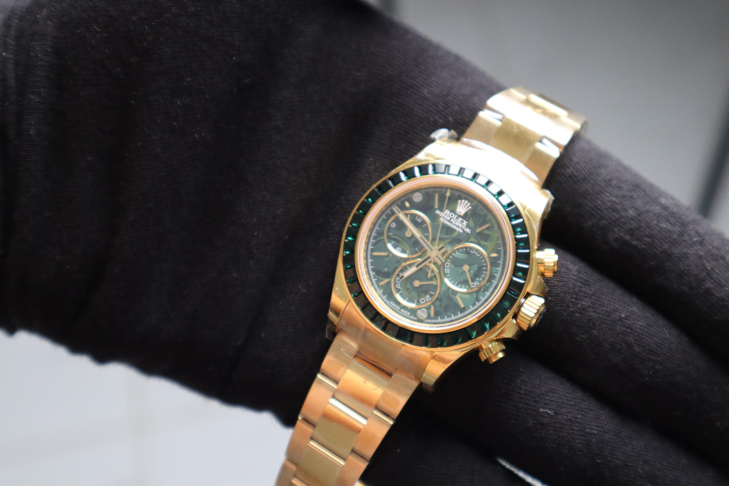Rolex Daytona Green Ruby 40 mm -قطعة كلين طبق الأصل ماكيمة سويسري طبق الأصل متوفر حبة واحدة في كل العراق