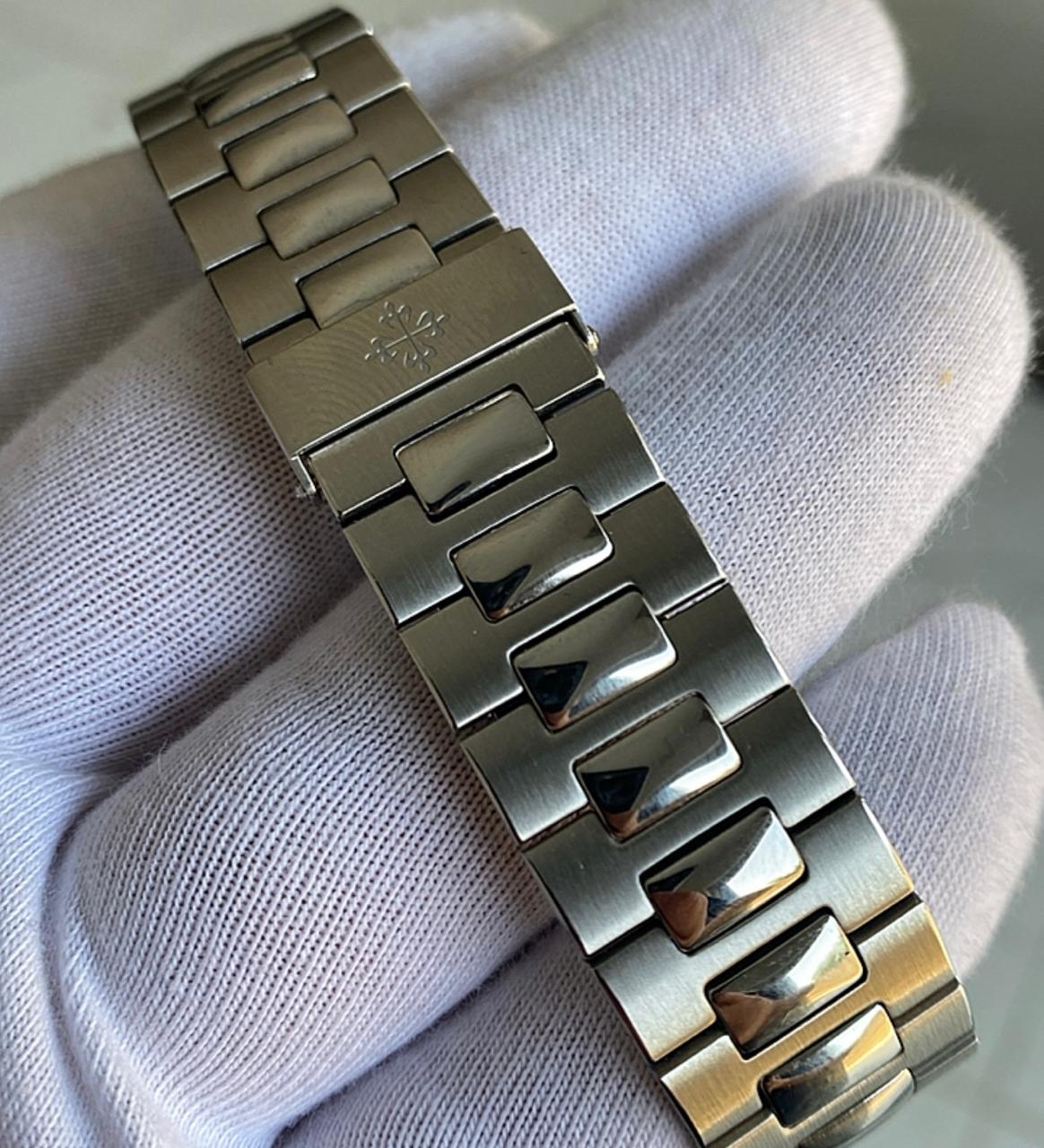 PATEK Philippe nautilus (باتيك فيليب نوتلس طبق الأصل حبة واحدة مستعملة بحالة الجديد  )