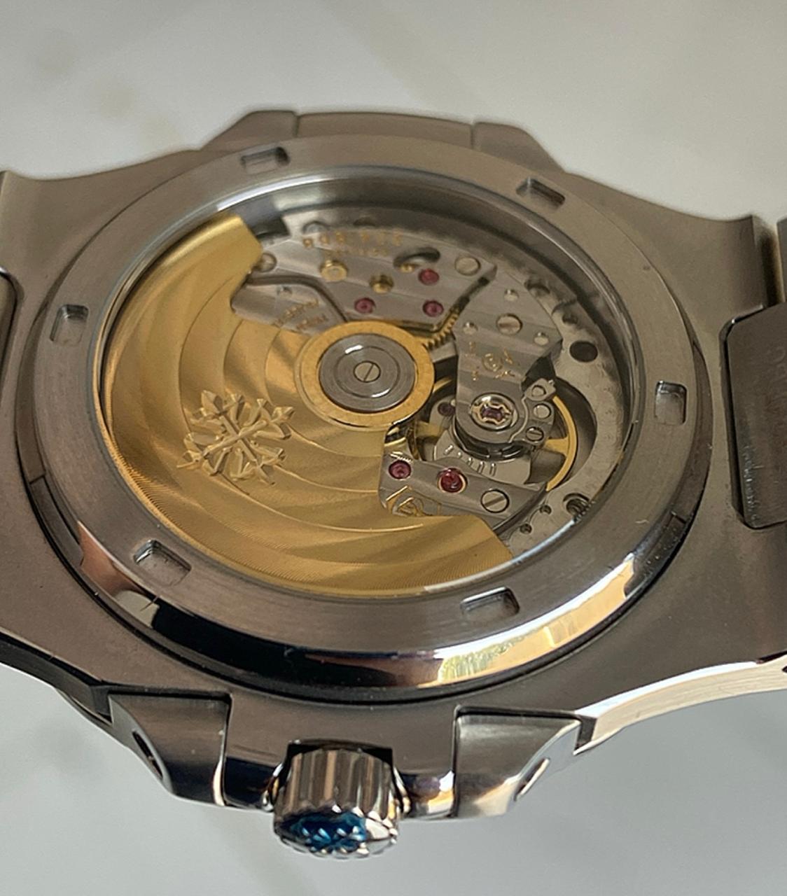 PATEK Philippe nautilus (باتيك فيليب نوتلس طبق الأصل حبة واحدة مستعملة بحالة الجديد  )