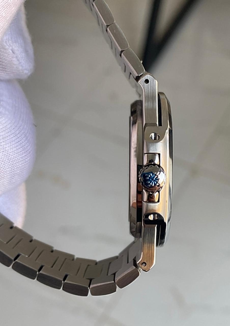 PATEK Philippe nautilus (باتيك فيليب نوتلس طبق الأصل حبة واحدة مستعملة بحالة الجديد  )