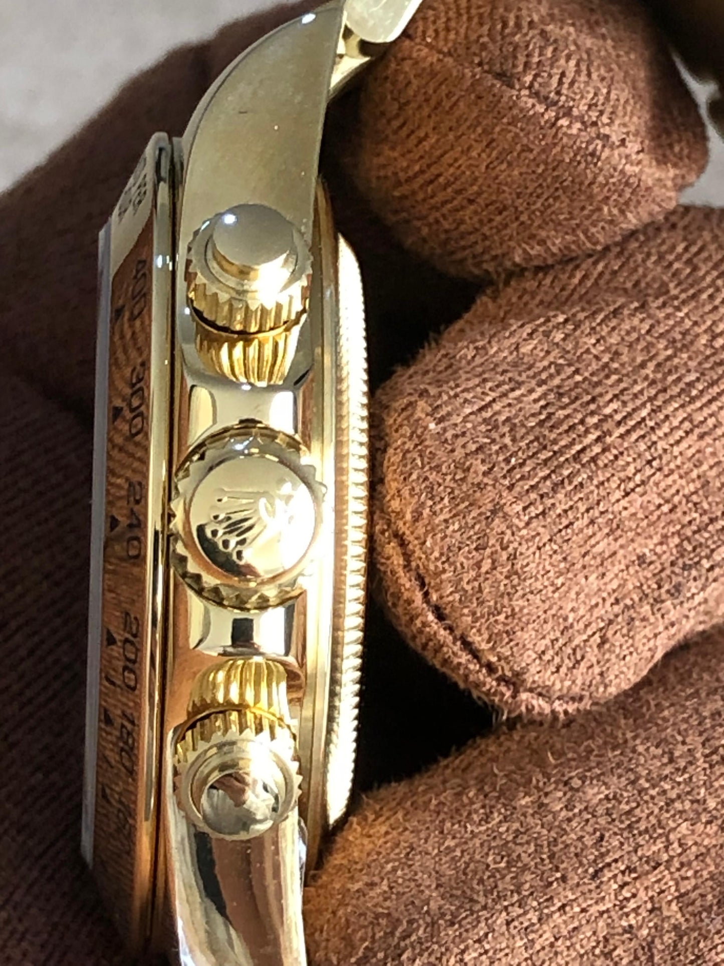 40 mm رولكس دايتونا ذهب أصفر بقرص أسود