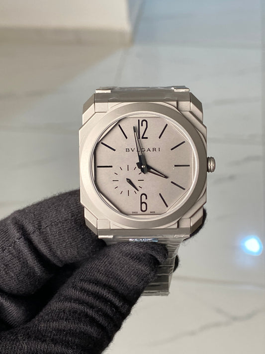 Bulgari Octo Finissimo - انحف ساعة بالعالم ماكينة سويسريو تيتانيون - القطعة الوحيدة بالعراق (السعر بالاردني 750)