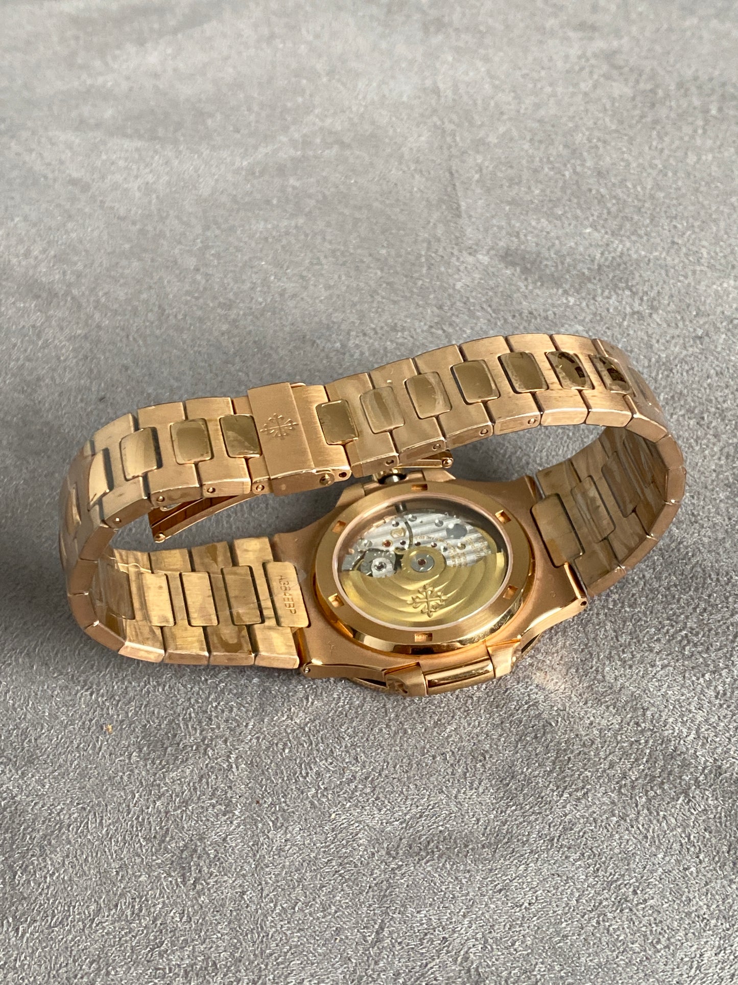 PATEK PHILIPPE 5711 Rose gold- clean  السعر مليون