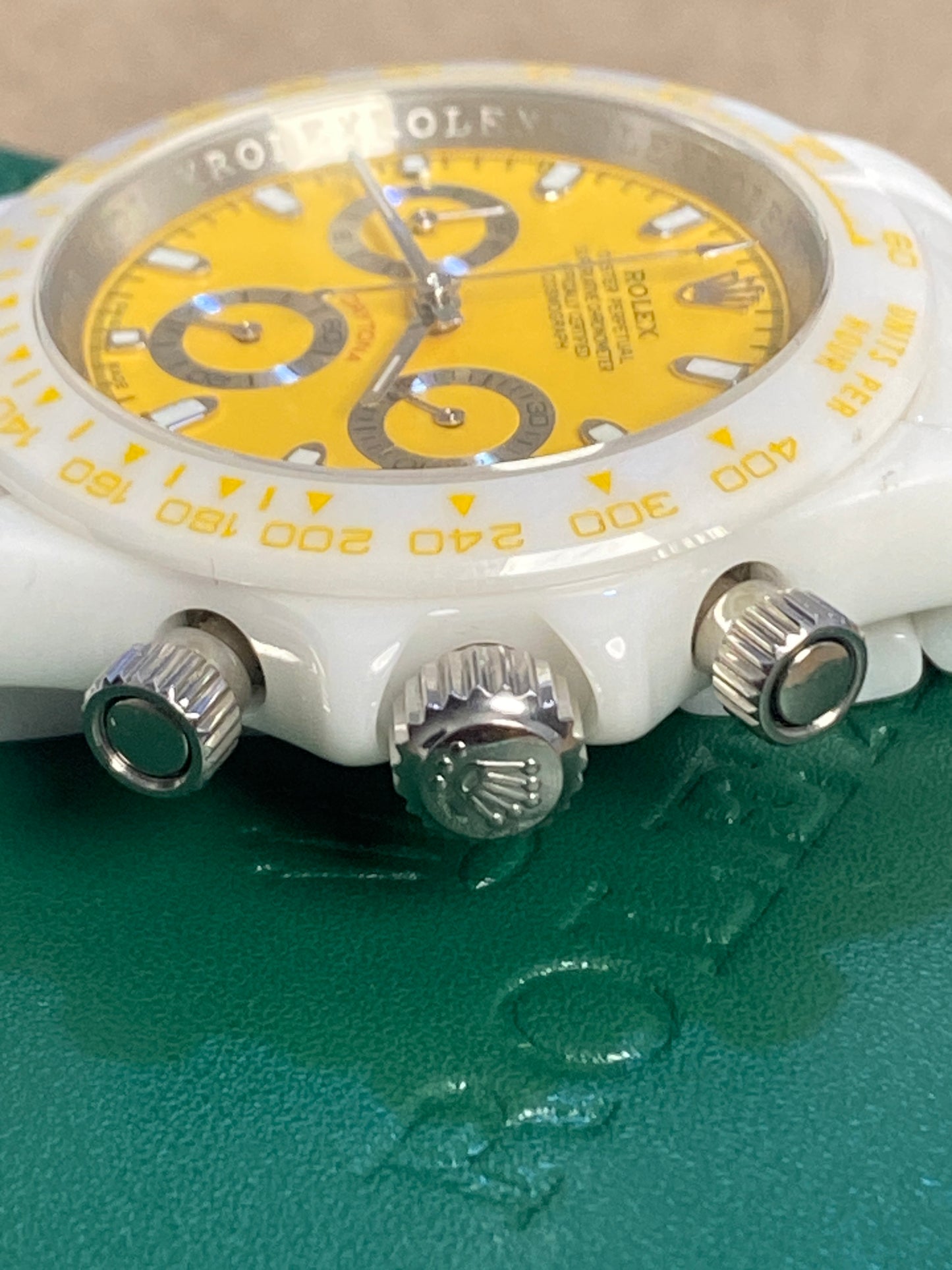 رولكس دايتونا اصدار نادر جداً - الساعة كلين طبق الأصل  ماكينة سويسري بتعقيدة الكوزموجراف