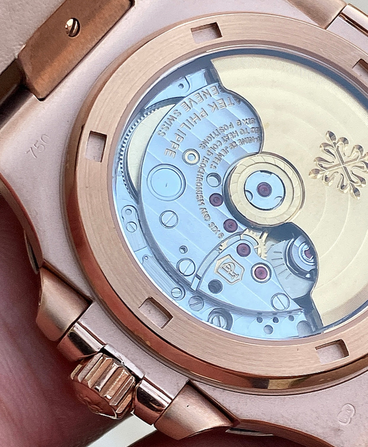 باتيك فيليب نوتلس روز جولد ستراب جلد بني و مينا اومبريه- كلين طبق الاصل لا تميز