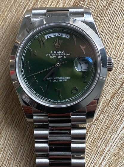 رولكس دايتونا مينا زيتوني ارقام و احرف عربي - الساعة نادرة جداً متوفر قطعة واحدة - سعر الأصلية يعدي ميه الف دولار