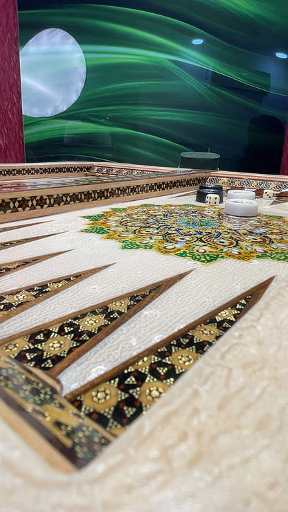 السعر الف دينار اردني طاولي صناعة يدويه بالكامل قطعه واحده مع جنود براص واحجار الطاولي واحده فقط الرجاء عدم الاحراج
