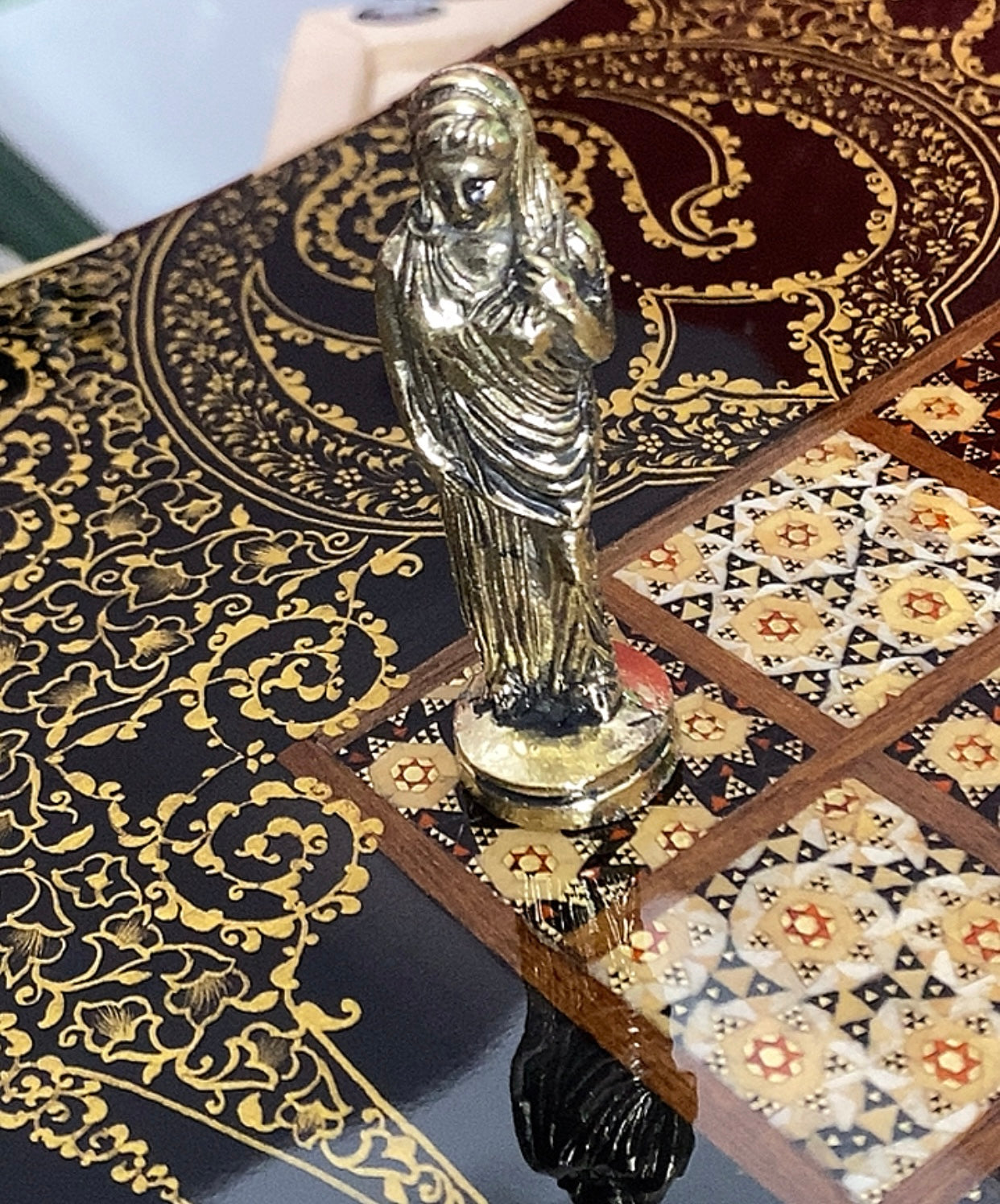 تحفة فنية صناعة يدوية - طاولي و شطرنج رسمة واحدة فقط يعني الحبة الوحيدة في العراق - احجار الطاولي و الشطرنج صناعة يدوي  بادق التفاصيل (t4)