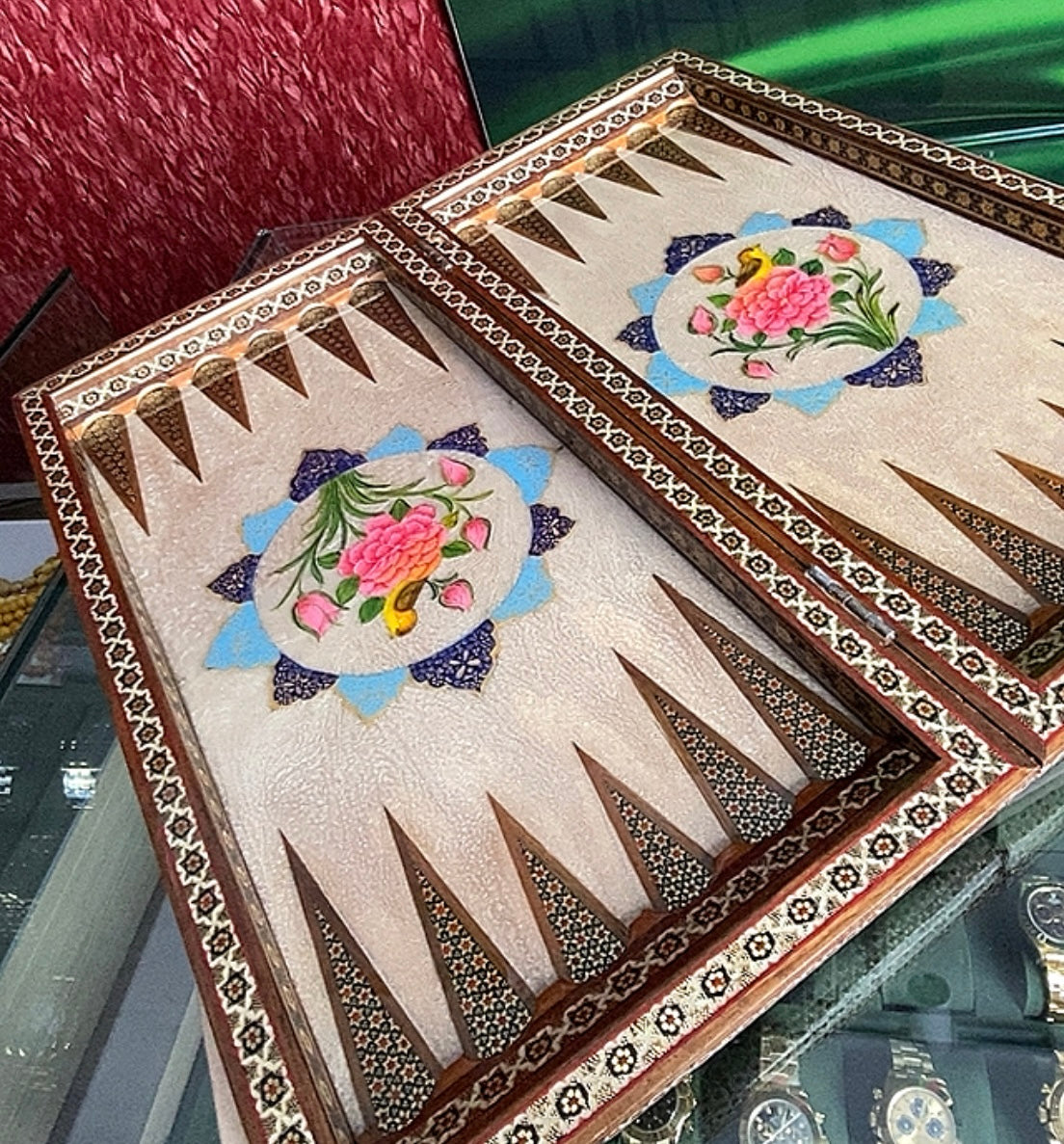 تحفة فنية صناعة يدوية - طاولي و شطرنج رسمة واحدة فقط يعني الحبة الوحيدة في العراق - احجار الطاولي و الشطرنج صناعة يدوي  بادق التفاصيل (t2)