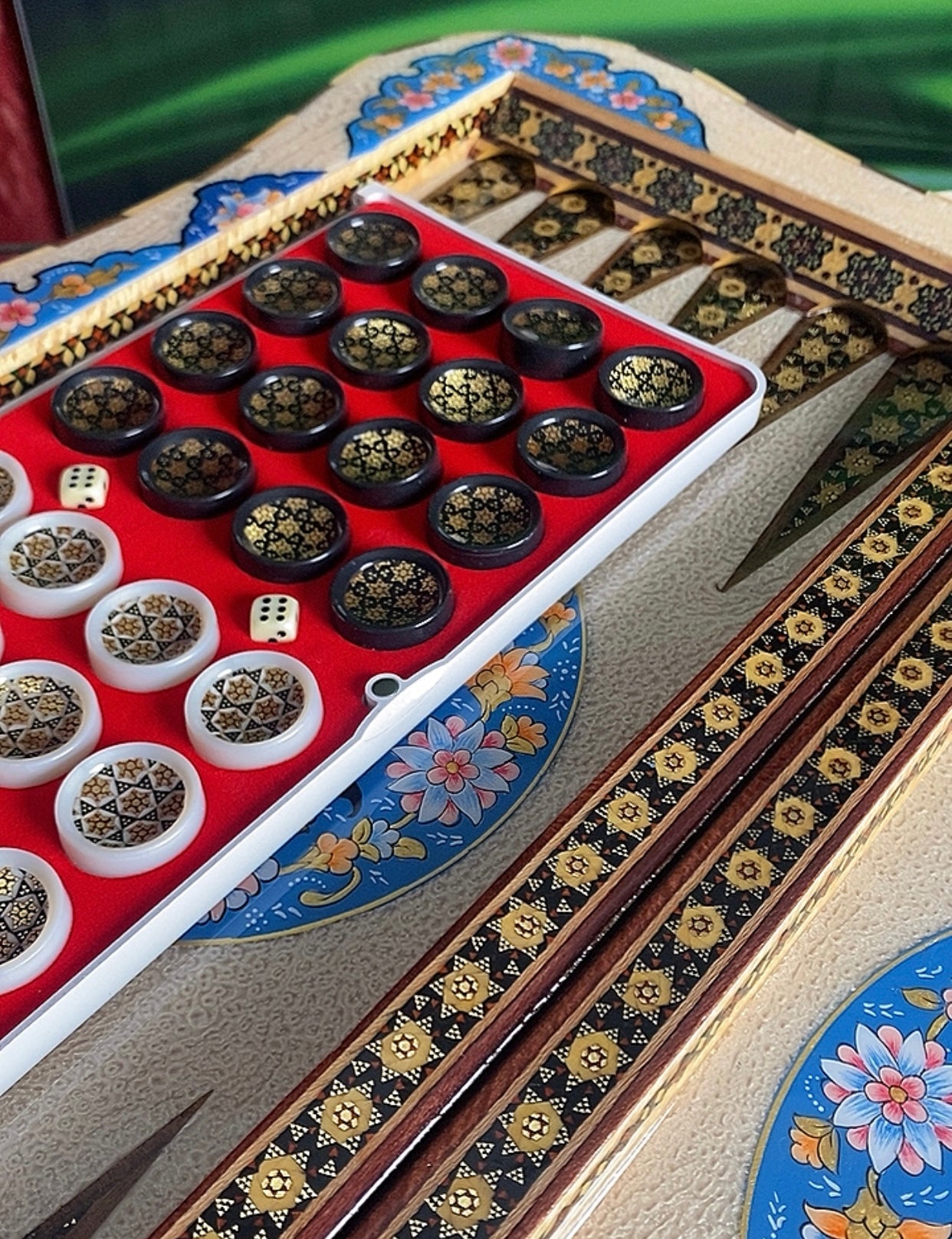 تحفة فنية صناعة يدوية - طاولي و شطرنج رسمة واحدة فقط يعني الحبة الوحيدة في العراق - احجار الطاولي و الشطرنج صناعة يدوي  بادق التفاصيل (t5)