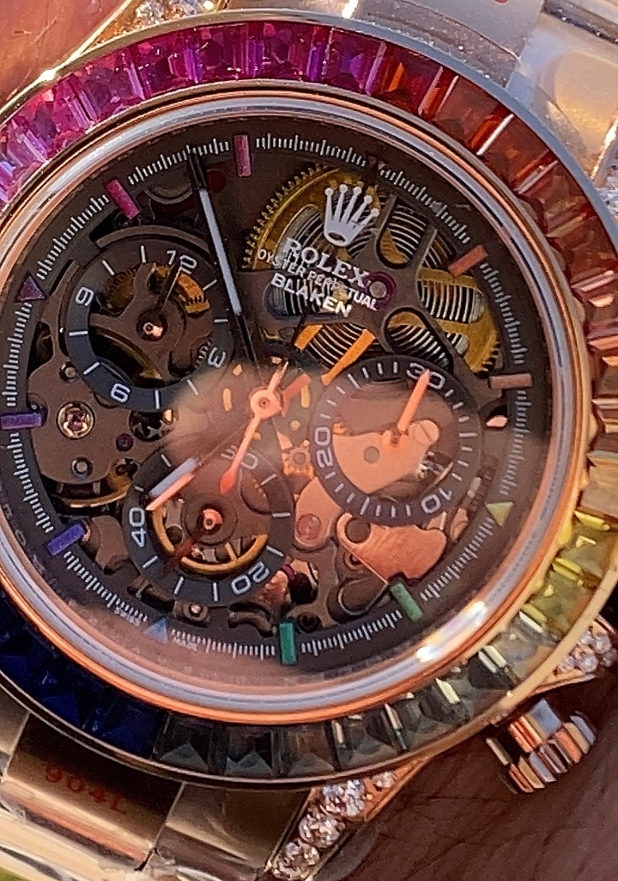رولكس دايتونا رينبو كلين - اصدار نادر + عطر فرزاتشي  اصلي من الحرة هدية  اتمنى تقبله لانه يعبر عن شخصية الساعة