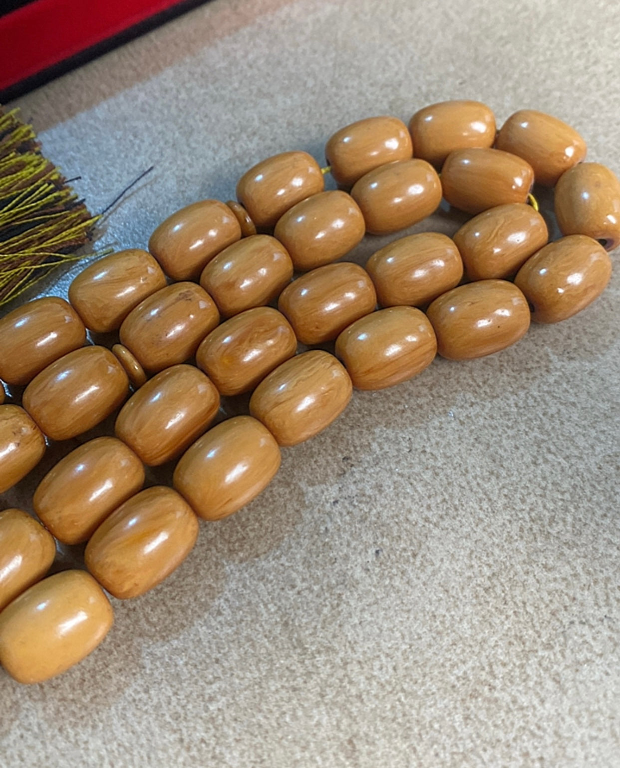 سبحة سندلوس حجر قديم اكثر من ٤٠ سنة s42  وارد قطري