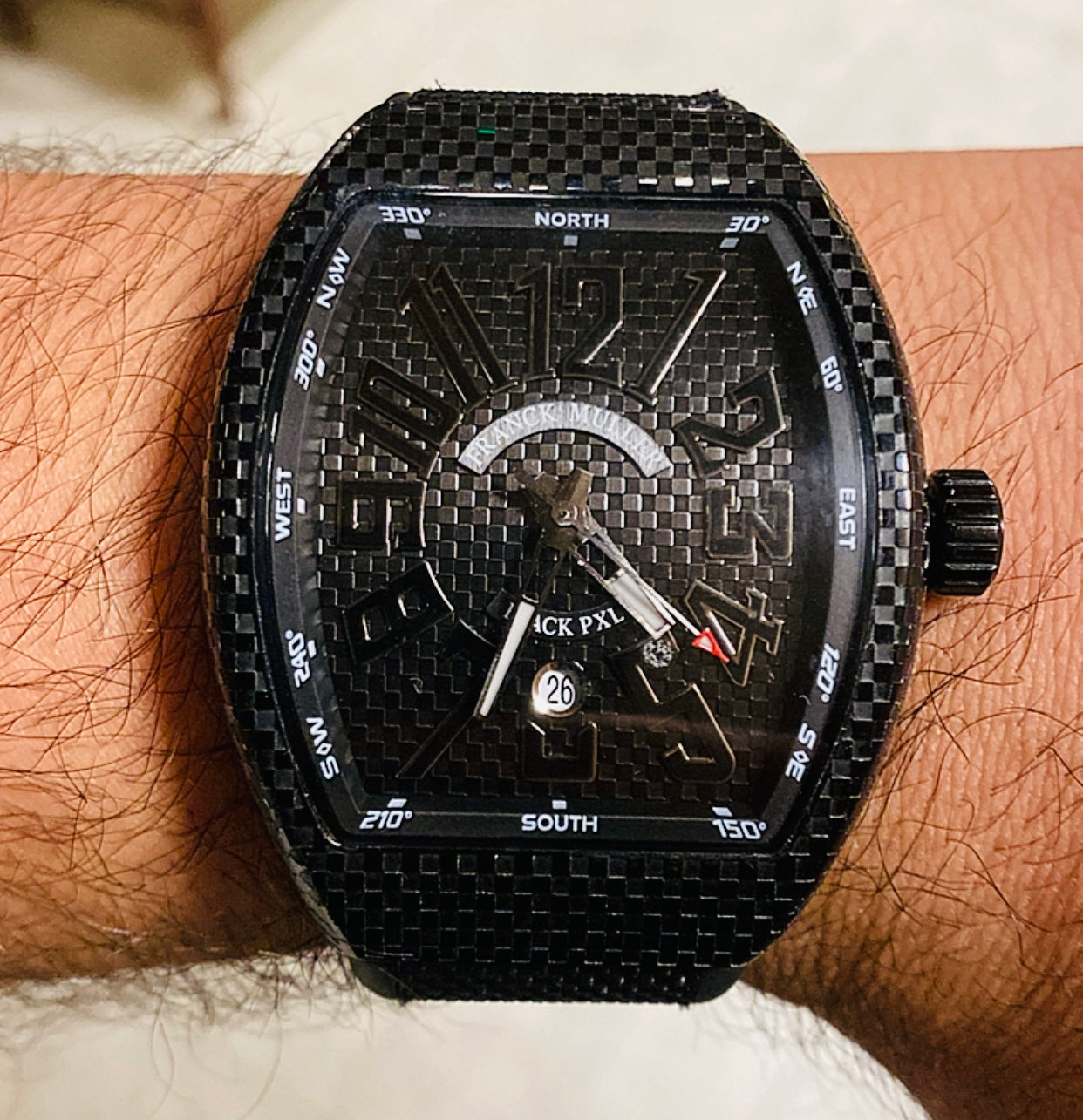 فرانك مولر كاربون فايبرركلين فينيشنج عالي جداً و تطابق في المكينة (صور الساعة الحقيقية مو من النت)