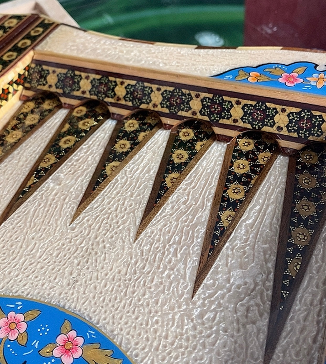 تحفة فنية صناعة يدوية - طاولي و شطرنج رسمة واحدة فقط يعني الحبة الوحيدة في العراق - احجار الطاولي و الشطرنج صناعة يدوي  بادق التفاصيل (t5)