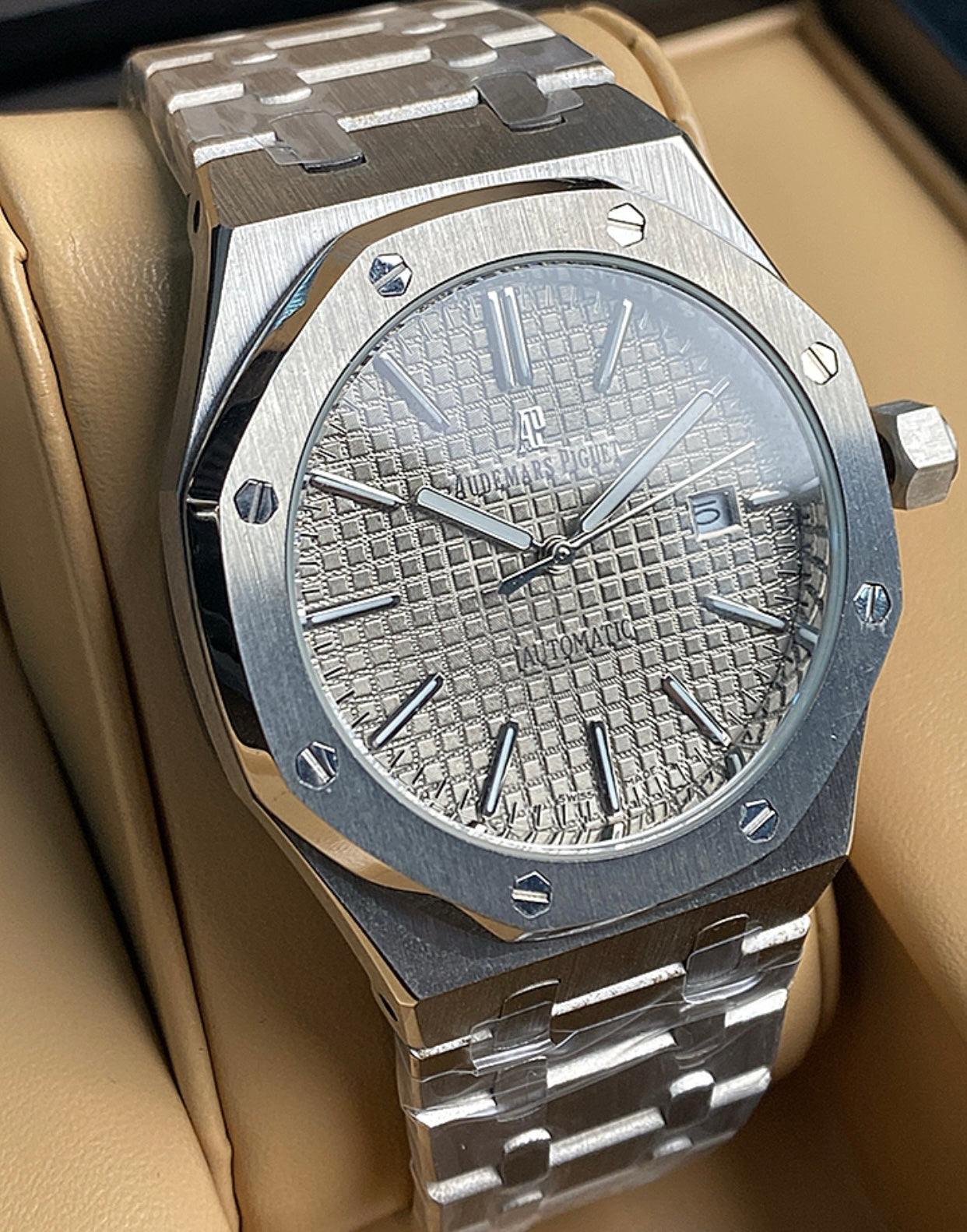 Audemars Pigue  Royal Oak Silver 41 mm (كلين تايتل)