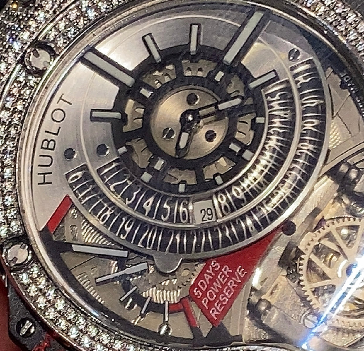 هوبلوت بيج بانج فلوتيمج توربيون - اول حبة في الاردن موديل ٢٠٢٥ (السعر بالدينار الاردني ٦٠٠)