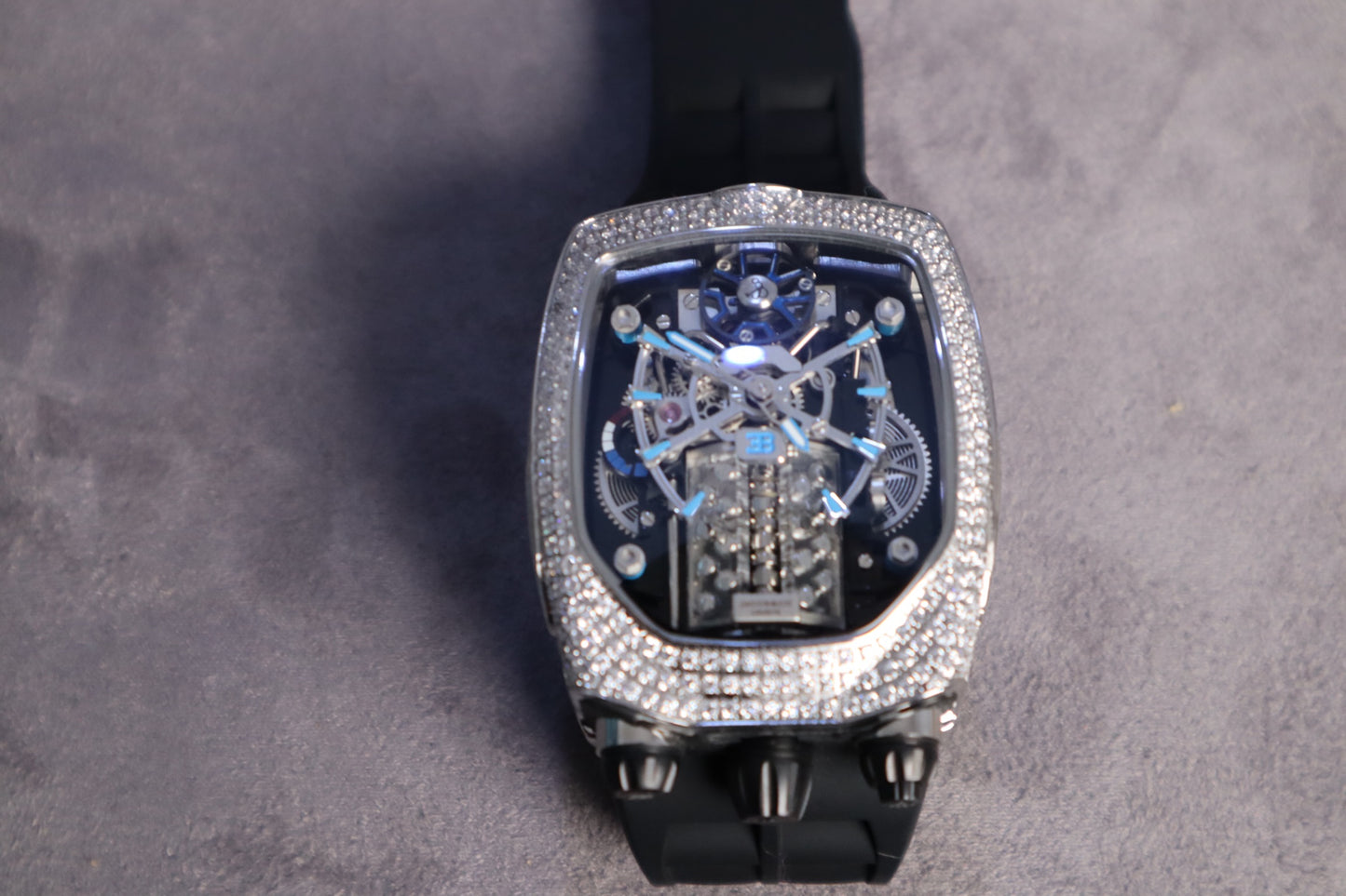 جاكوب اند كو بوجاتي شيرون فول دايموند - ماكينة سويسري توربيون