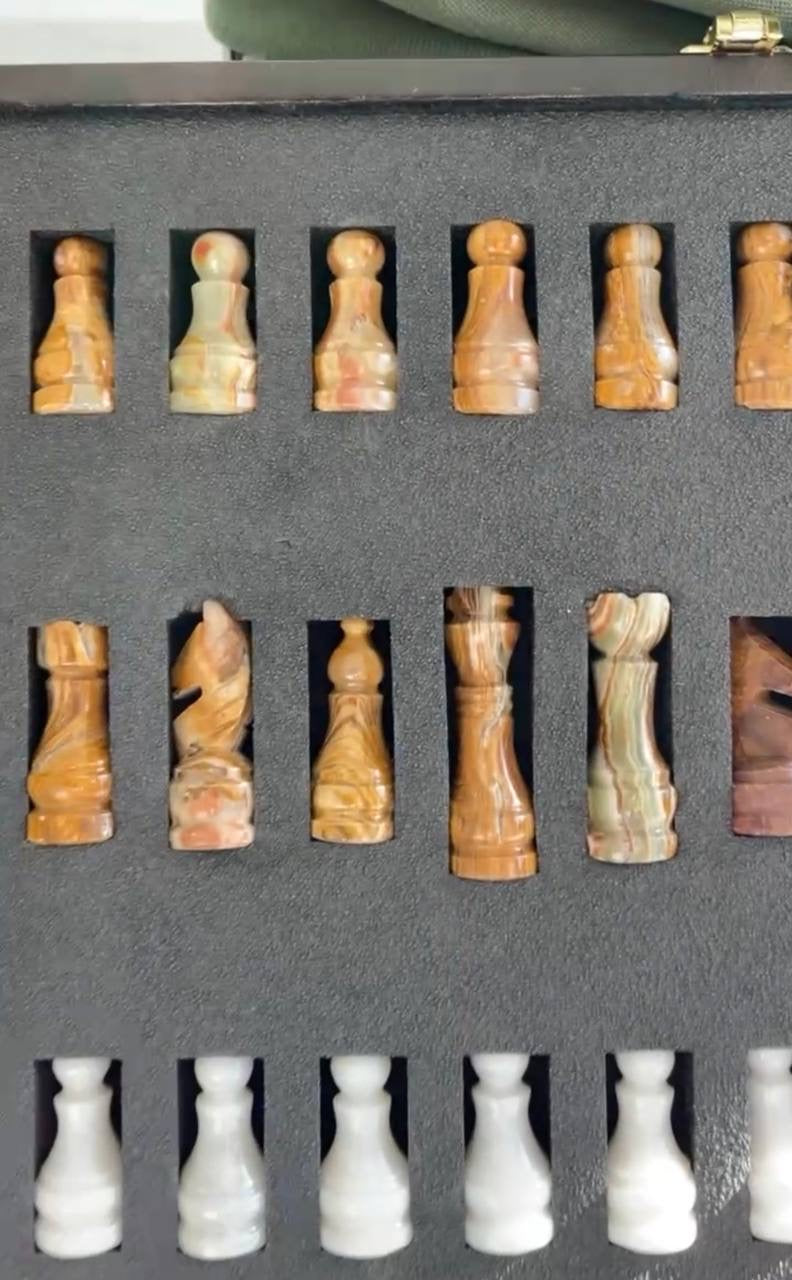 طاولي و شطرنج صناعة يدوية احجار مرمر ، اكبر حجم في العراق( الجنود براص وليس بلاستيك)
