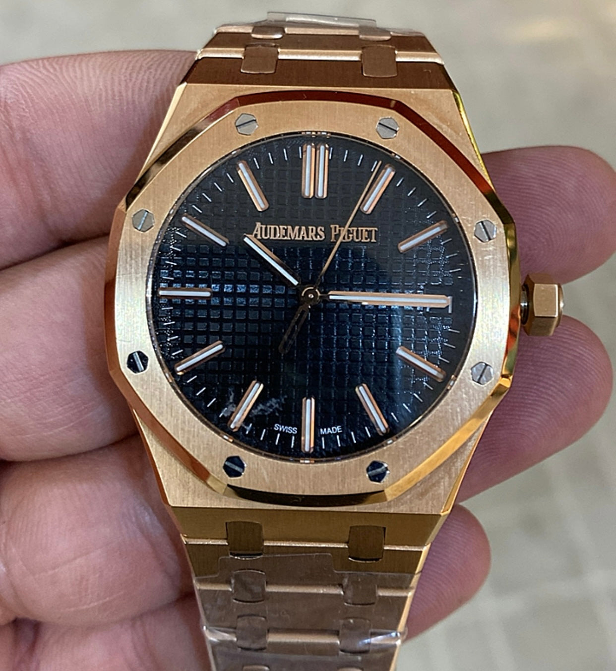 AP ROYAL OAK - رويال اوك كلين اعلى جودة- روز جولد  (السعر بالاردني 550 دينار واصلة لعمان)