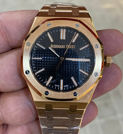 AP ROYAL OAK - رويال اوك كلين اعلى جودة- روز جولد  (السعر بالاردني 550 دينار واصلة لعمان)