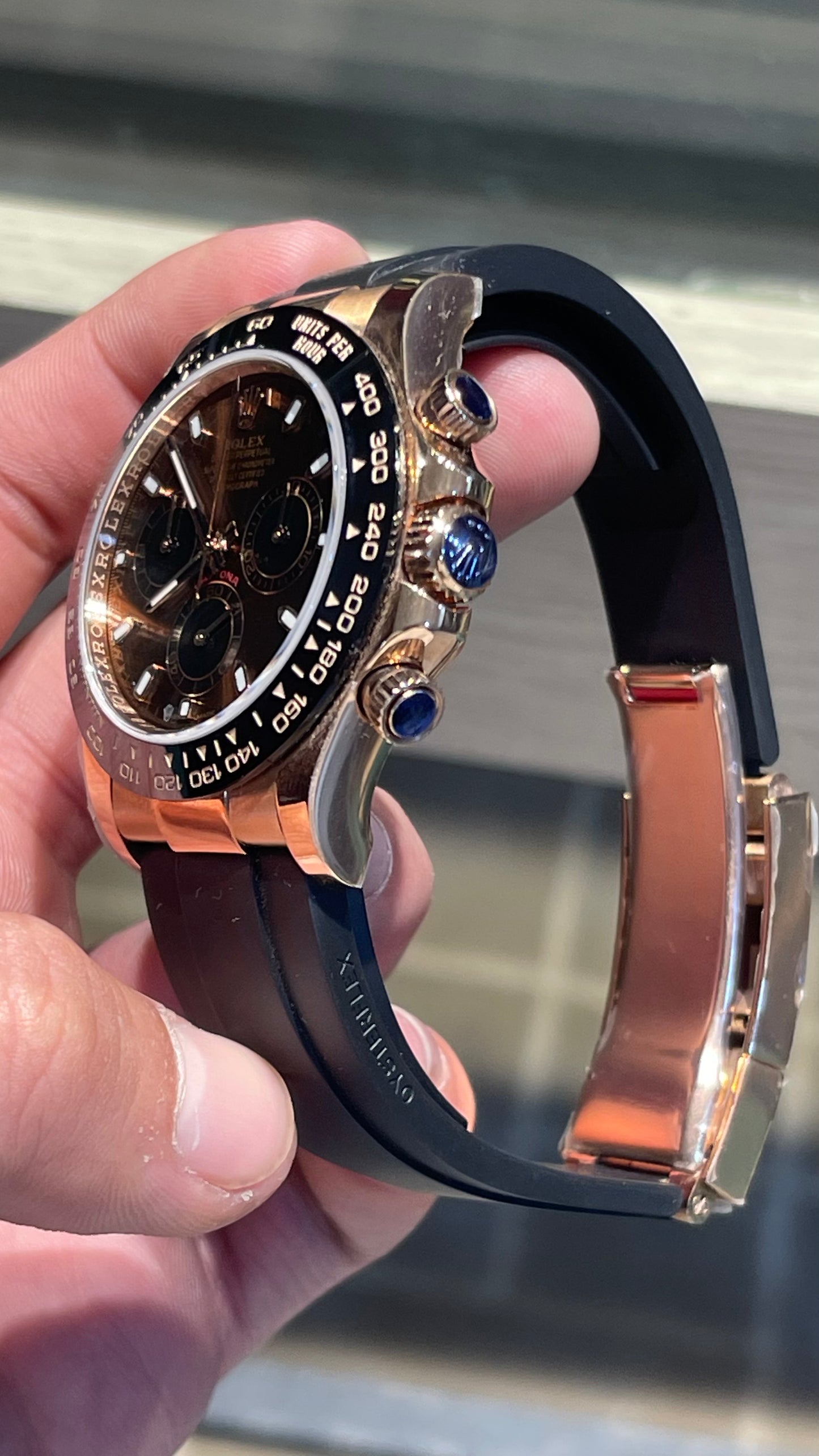 رولكس دايتونا كوزموغراف شوكلت كلين ربر طبق الأصل