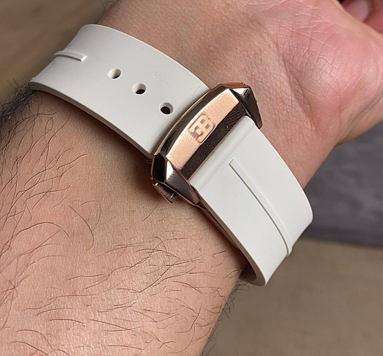 JACOB&CO bugatt - حبة واحدة في العراق اعلى غينشينج و تشطيب بعد الوكالة