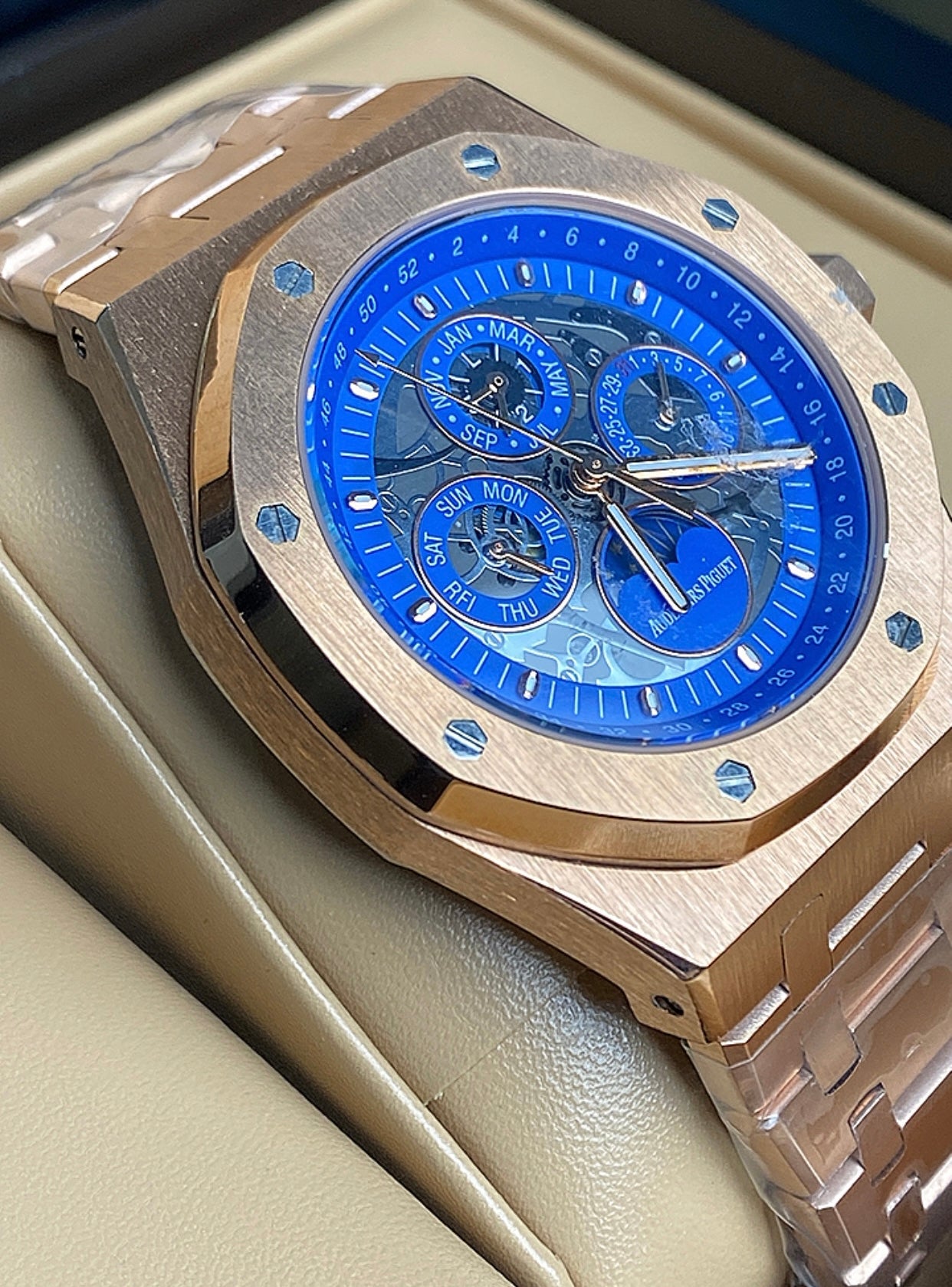 Audemars Pigue Calendar Rosegold  41 mm (كلين تايتل)