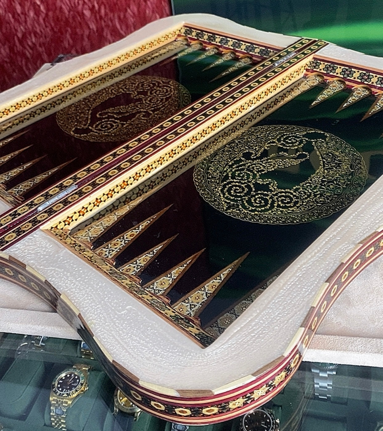 تحفة فنية صناعة يدوية - طاولي و شطرنج رسمة واحدة فقط يعني الحبة الوحيدة في العراق - احجار الطاولي و الشطرنج صناعة يدوي  بادق التفاصيل (t4)