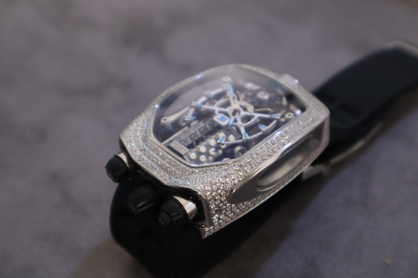 جاكوب اند كو بوجاتي شيرون فول دايموند - ماكينة سويسري توربيون