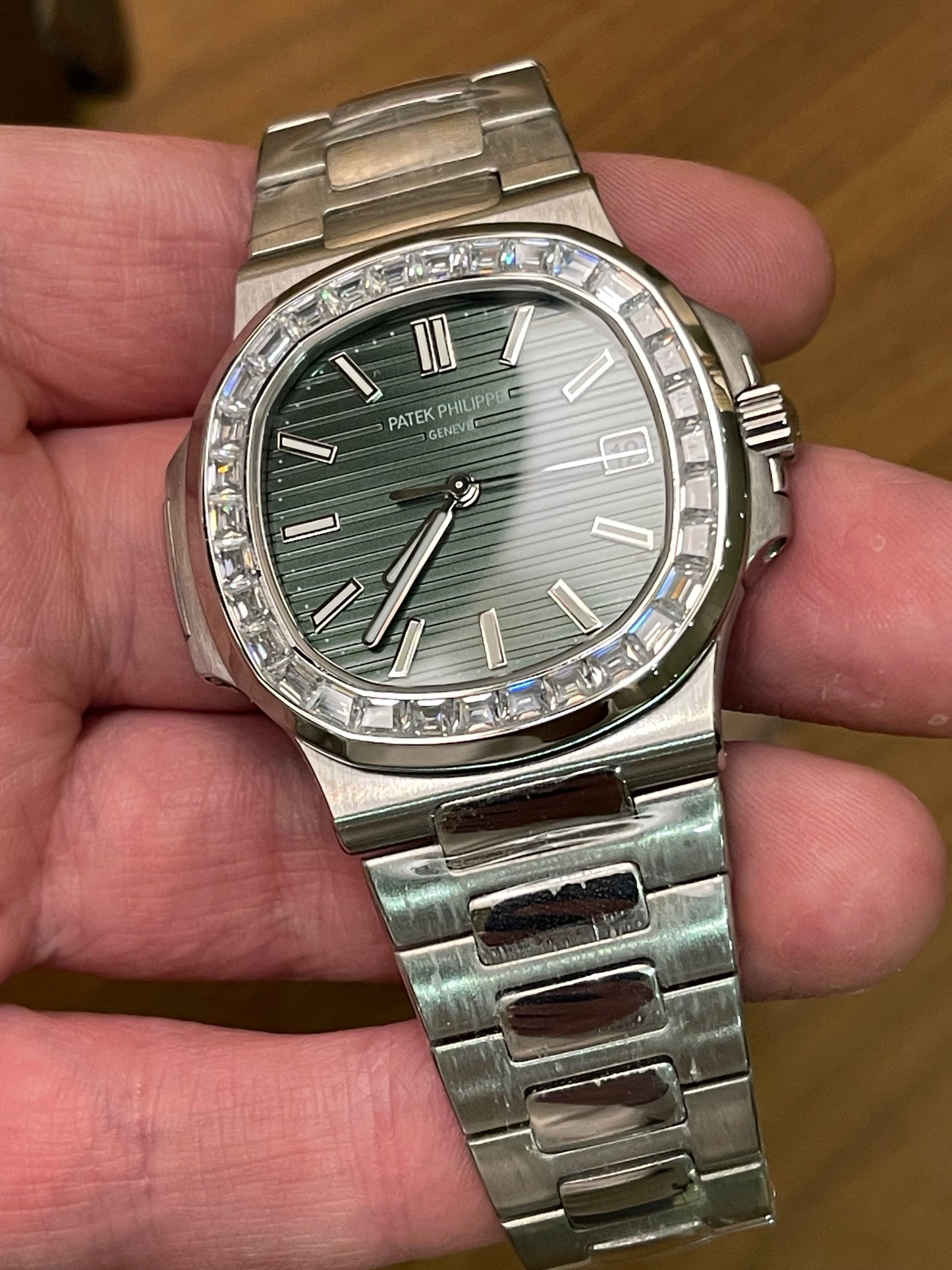 باتيك فيليب نوتلس نادرة جداً- مينا زيتوني بيزيل اوليڤ  زيتوني طبق الاصل اعلى جودة