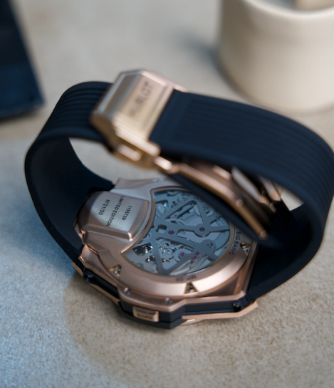 Hublot M9 Rose Gold - ساعة نادرة جداً