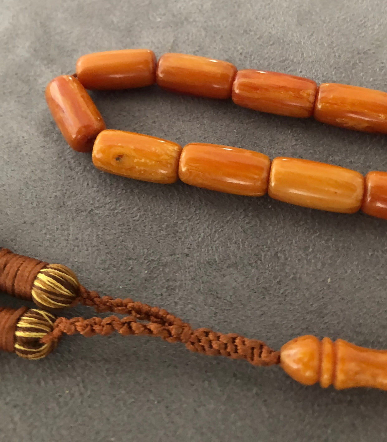 سبحة سندلوس عتيق عمر يزيد عن 50 سنة