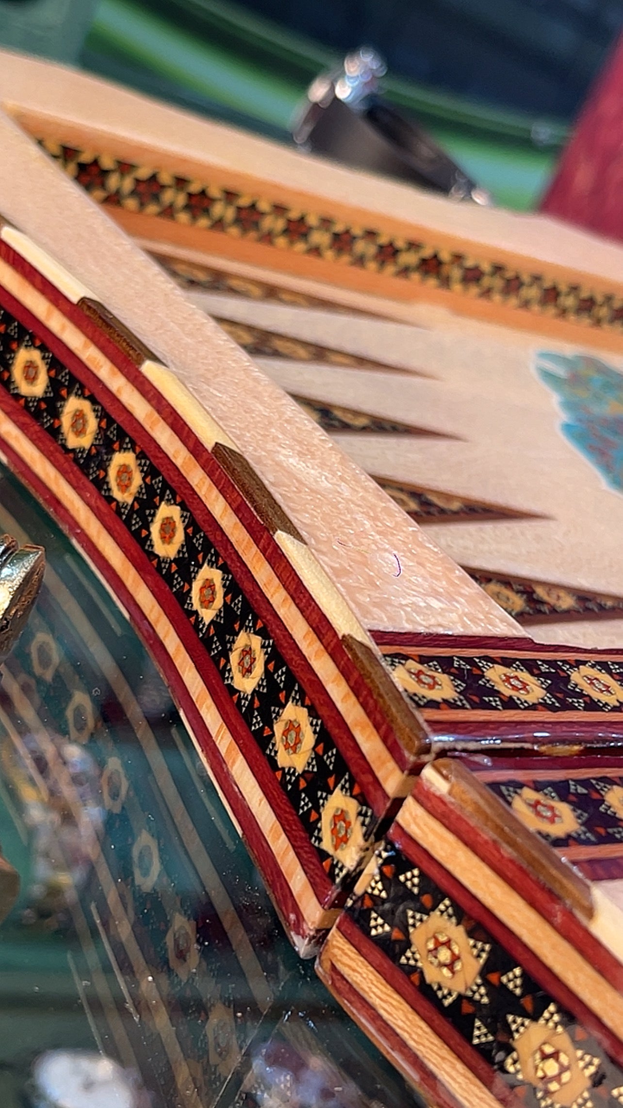 السعر الف دينار اردني طاولي صناعة يدويه بالكامل قطعه واحده مع جنود براص واحجار الطاولي واحده فقط الرجاء عدم الاحراج
