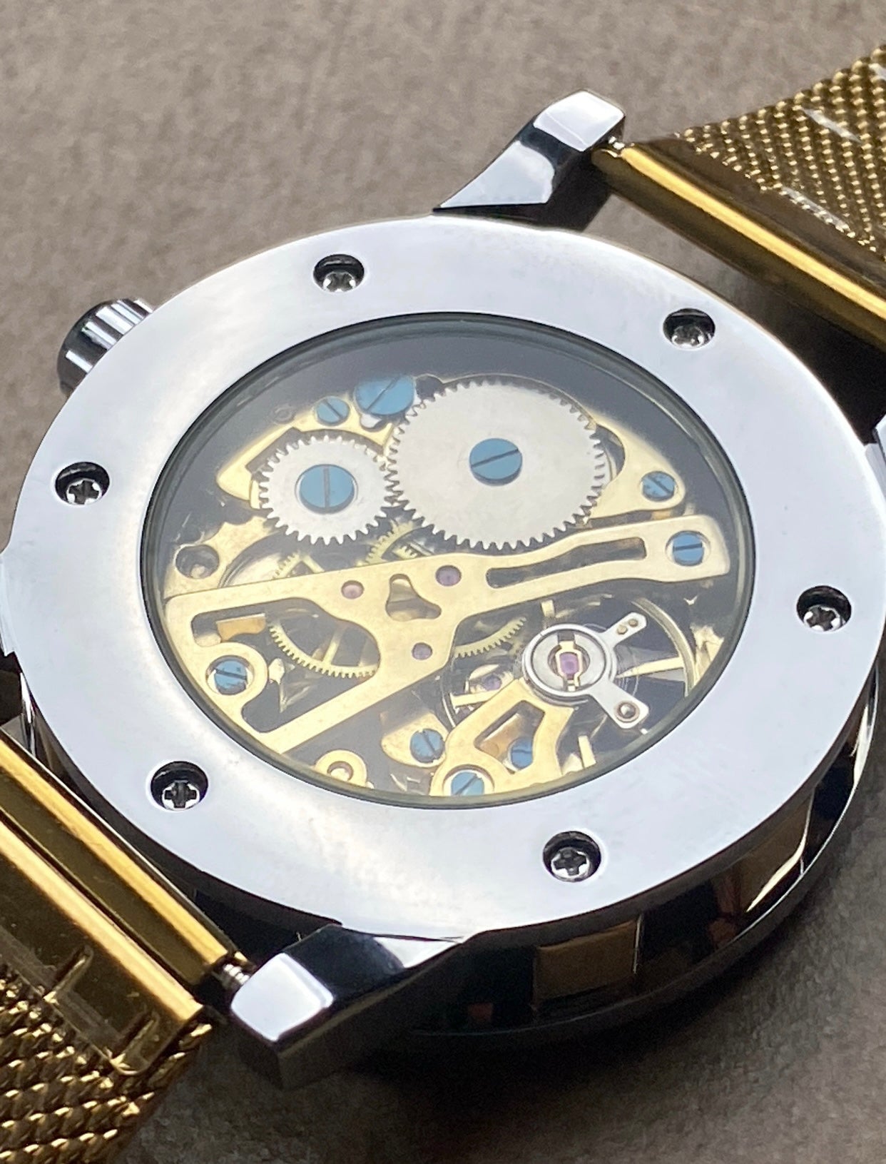 ساعة تايتان جولد اوتوماتيك اصدار 2024