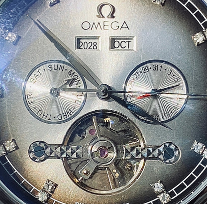 اوميغا توربين بيج ديت التصميم الكلاسيك - جلد اسود و لون المينا كابتشينو اومبريه