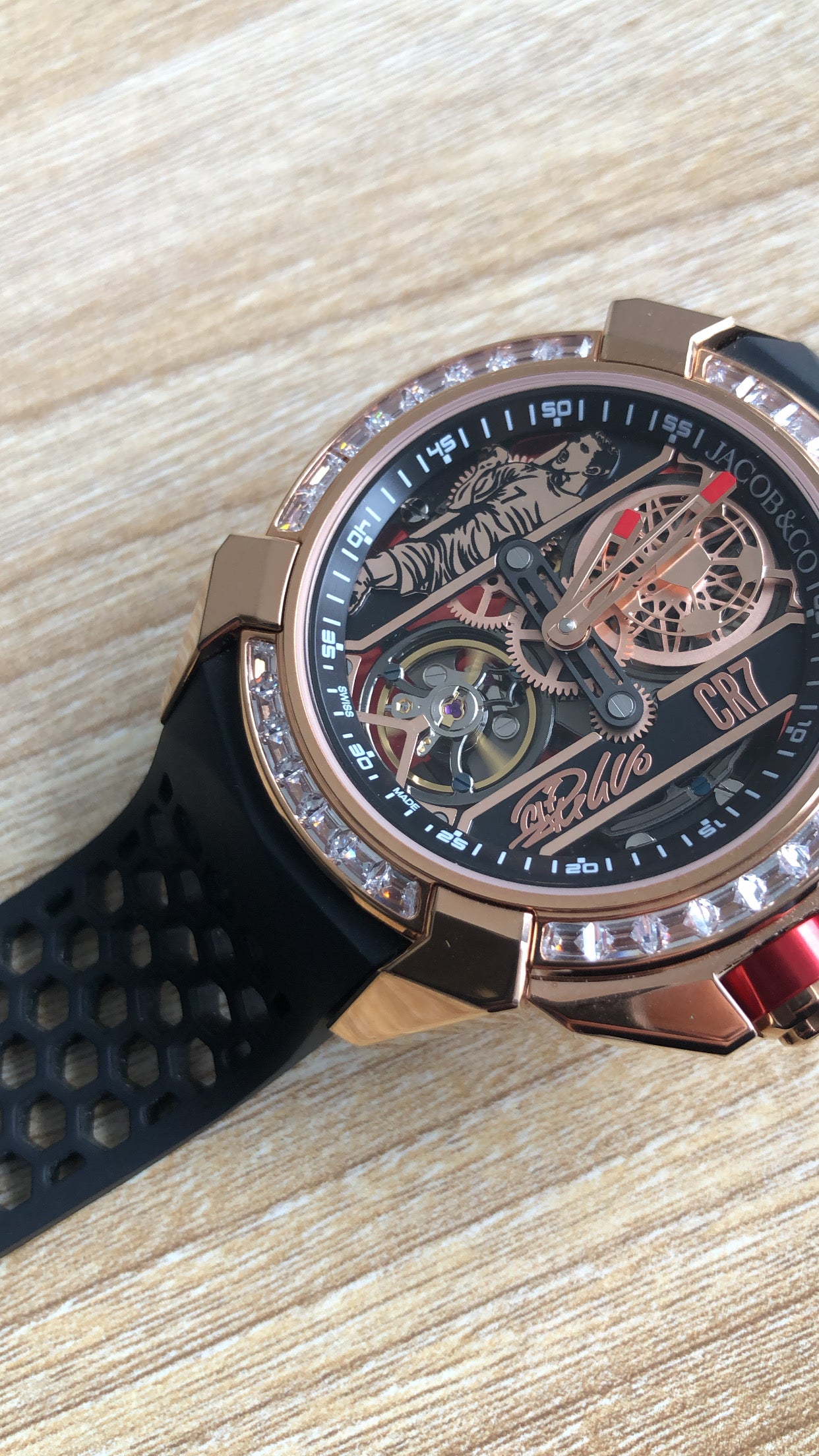 جاكوب اند كو اصدار خاص ل رونالدو سير رابر - صنع منها ٥٠ قطعة فقط في العالم