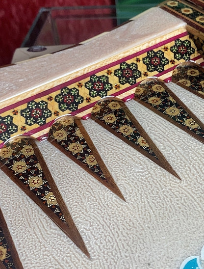 تحفة فنية صناعة يدوية - طاولي و شطرنج رسمة واحدة فقط يعني الحبة الوحيدة في العراق - احجار الطاولي و الشطرنج صناعة يدوي  بادق التفاصيل (t3)