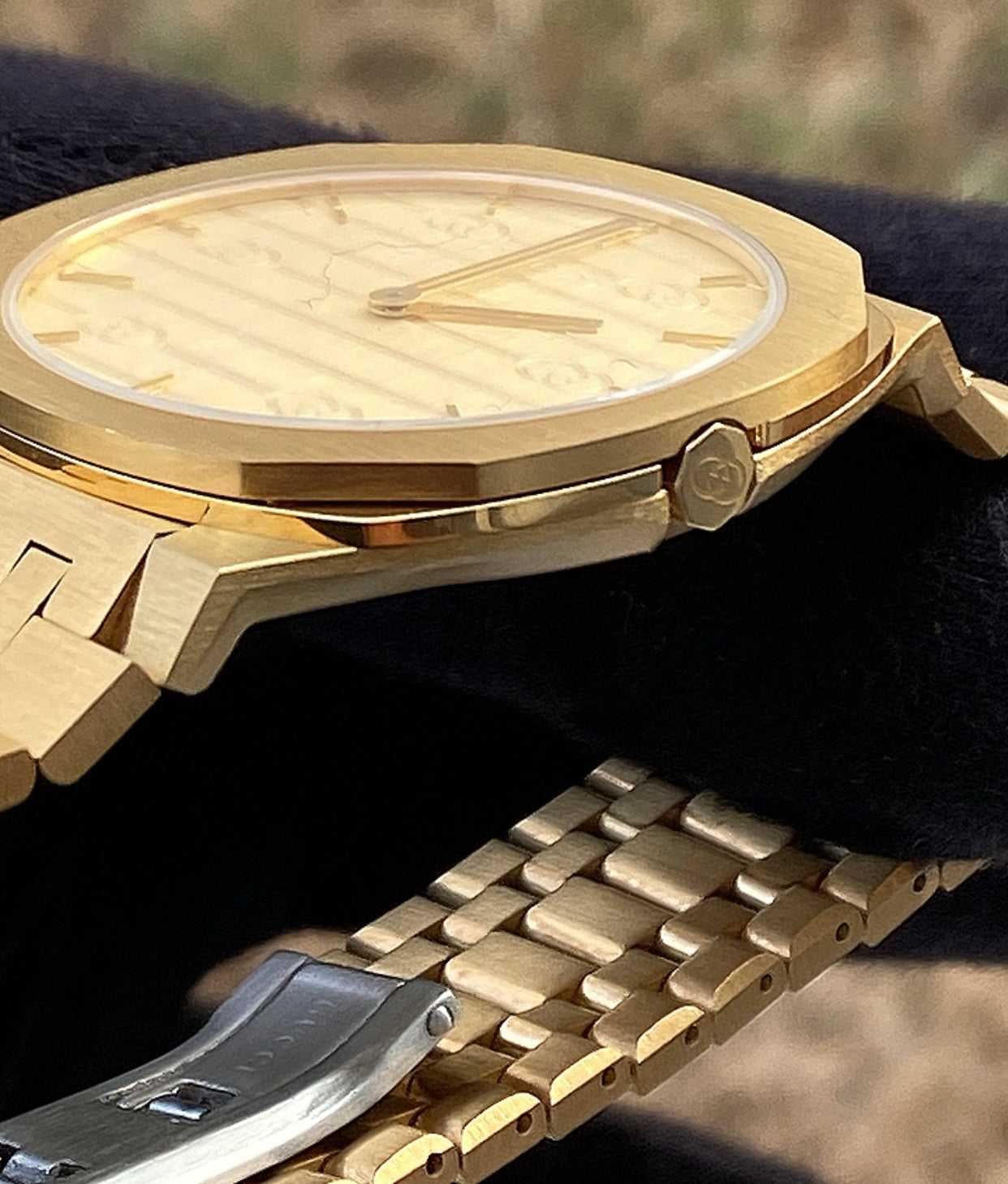 Gucci G-Timeless - جراند ماستر طبق الأصل و الوزن و الأبعاد