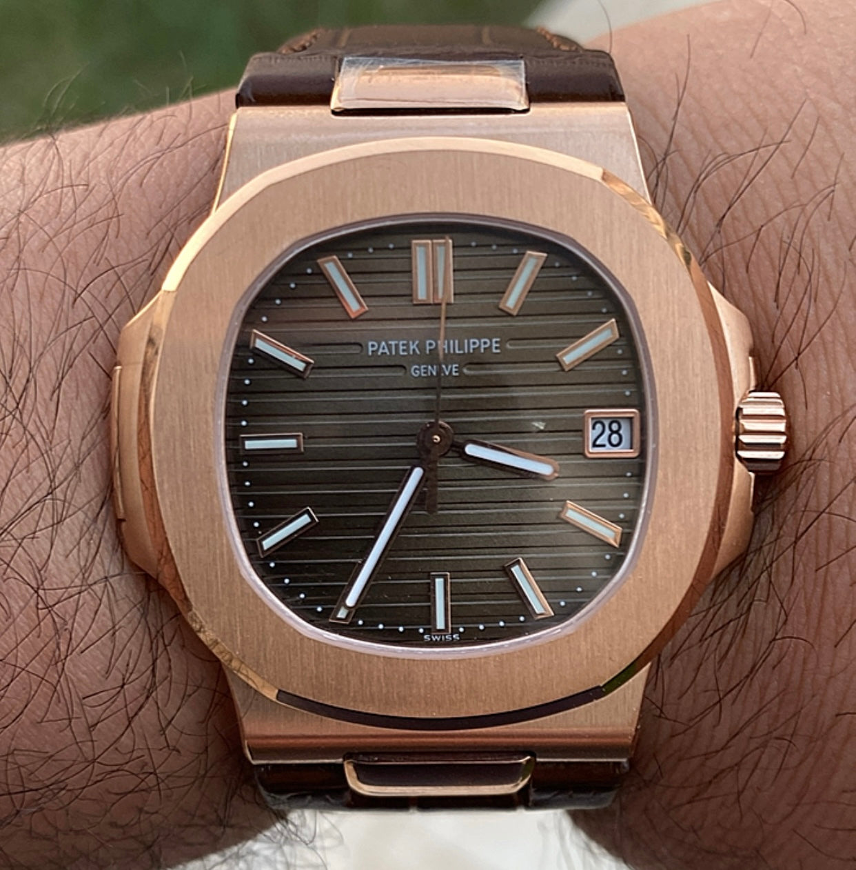 باتيك فيليب نوتلس روز جولد ستراب جلد بني و مينا اومبريه- كلين طبق الاصل لا تميز