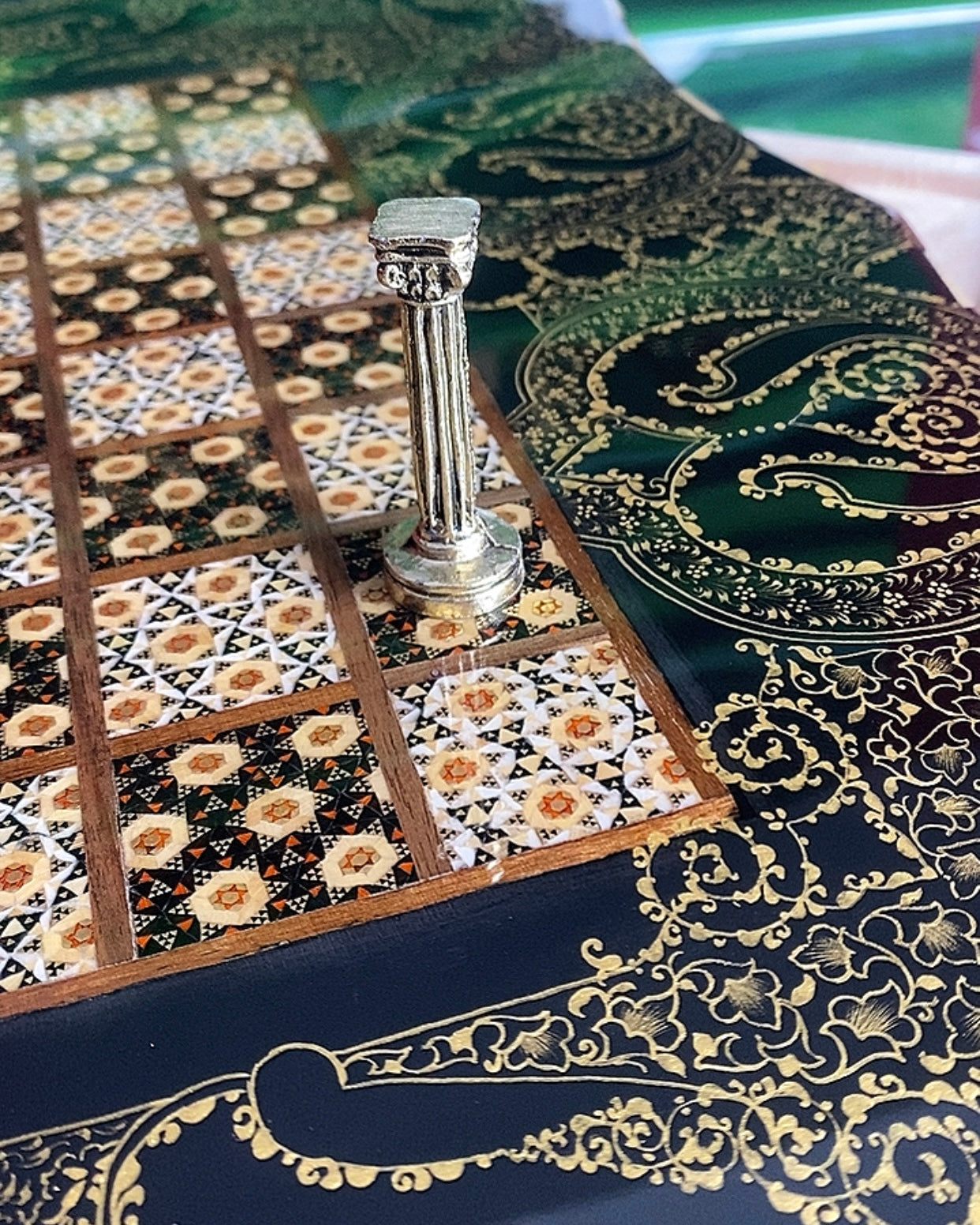 تحفة فنية صناعة يدوية - طاولي و شطرنج رسمة واحدة فقط يعني الحبة الوحيدة في العراق - احجار الطاولي و الشطرنج صناعة يدوي  بادق التفاصيل (t4)