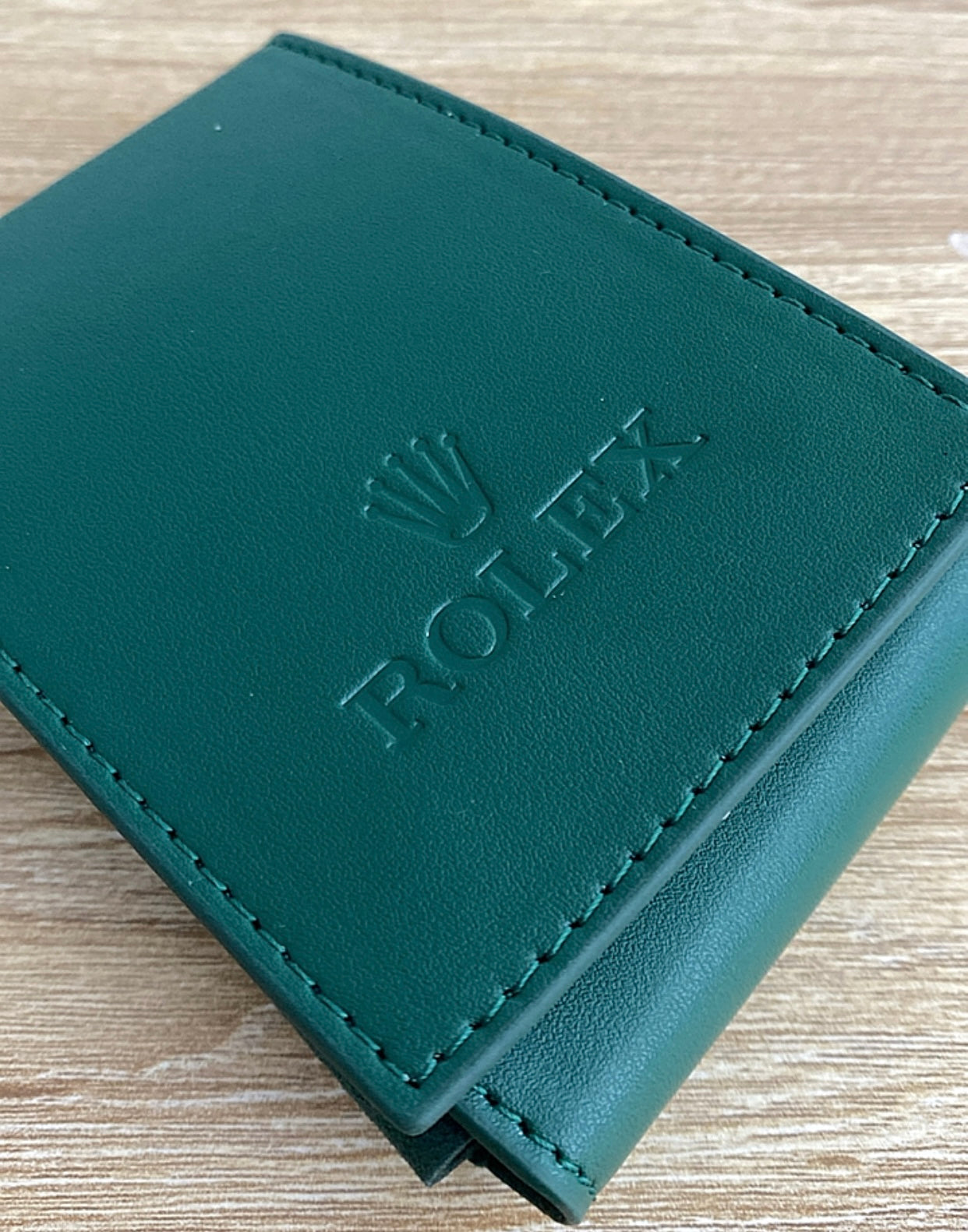 ساعة رجال الأعمال الدكية