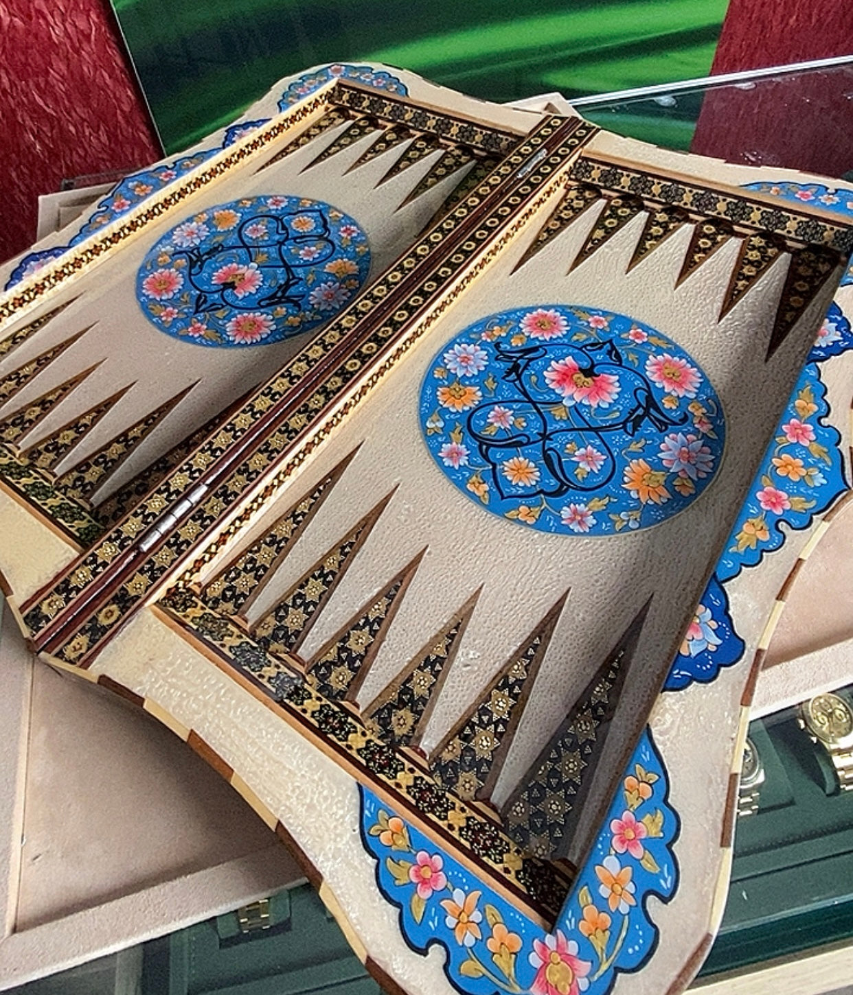 تحفة فنية صناعة يدوية - طاولي و شطرنج رسمة واحدة فقط يعني الحبة الوحيدة في العراق - احجار الطاولي و الشطرنج صناعة يدوي  بادق التفاصيل (t5)